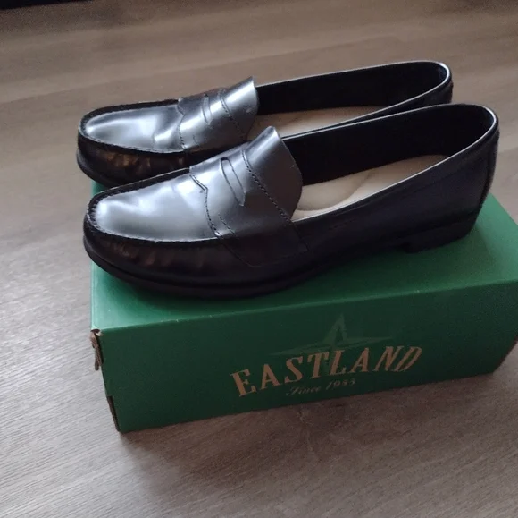 Eastland leather Classic II penny loafer women, 11 narrow - Picture 7 of 14